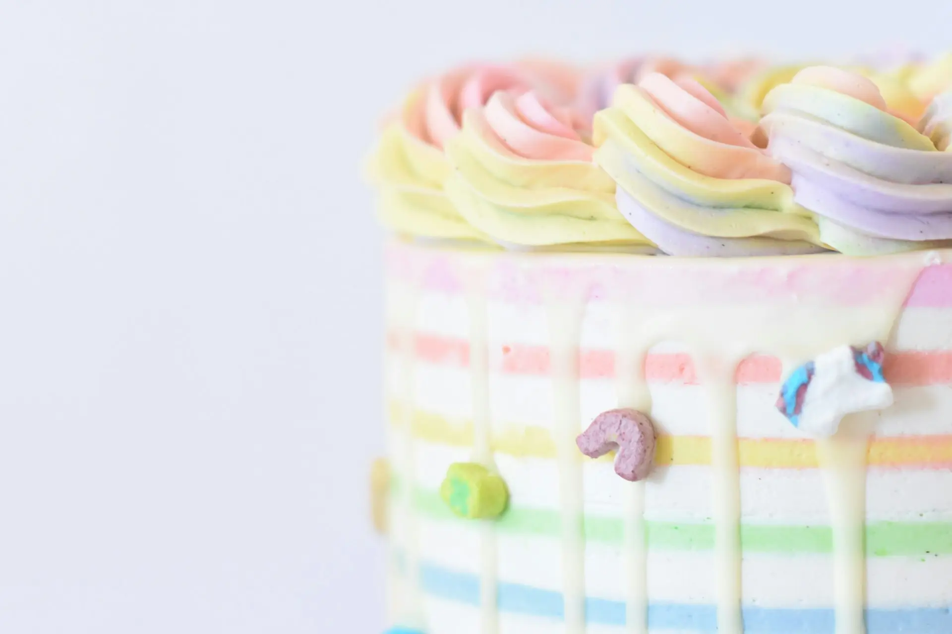 shallow focus photo of cake
